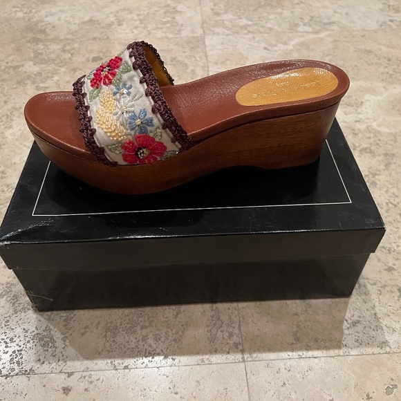 Isabelle Fiore Wooden Platform Heels with Beaded Floral Embroidery - Picture 4 of 4